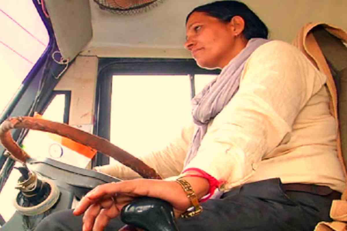पहली महिला बस चालक पंकज देवी